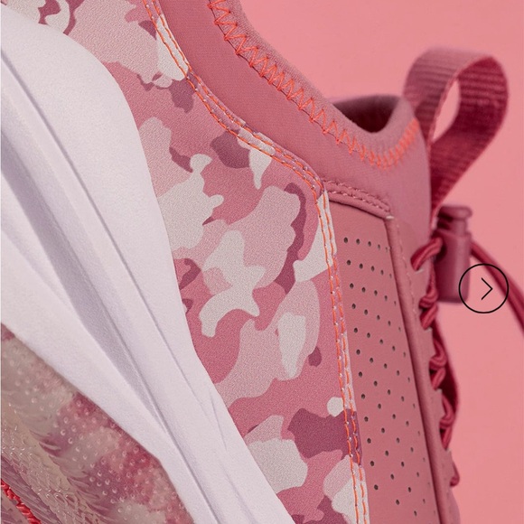 CLOVE Nursing Shoes Size 8 - Picture 2 of 3